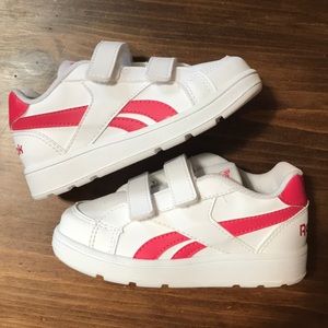 NWOT Reebok Royal Flag Sneakers - Size 8.5